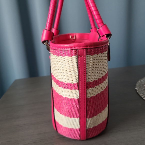 Like New - Kate Spade Straw Satchel  w/crossbody strap - Picture 7 of 16